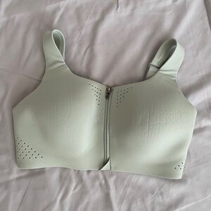 Victoria's Secret VSX Featherweight Max Front-Close Sports Bra